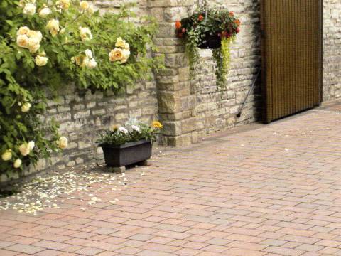 Sarum Paving2